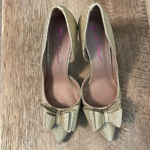 Sparkle Gold Betsy Johnson Pumps